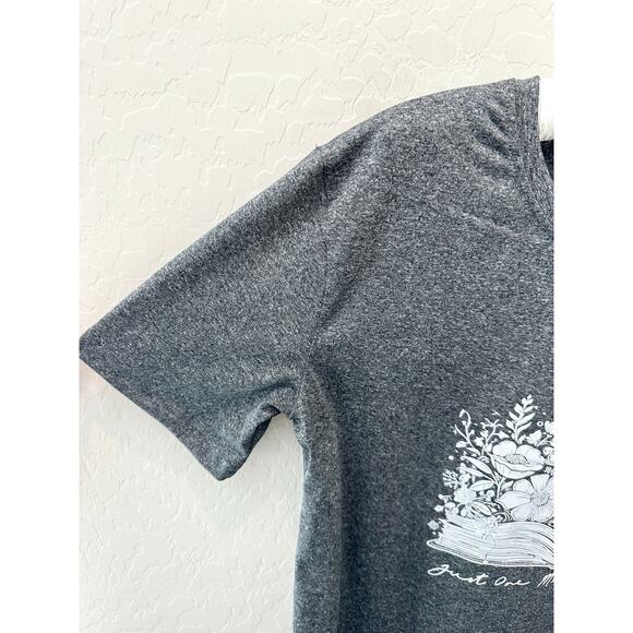 Gray Floral Book Graphic Tee Just One More Chapter | Size Large - Picture 3 of 6